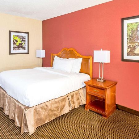 Ramada By Wyndham Salt Lake City North Temple 외부 사진