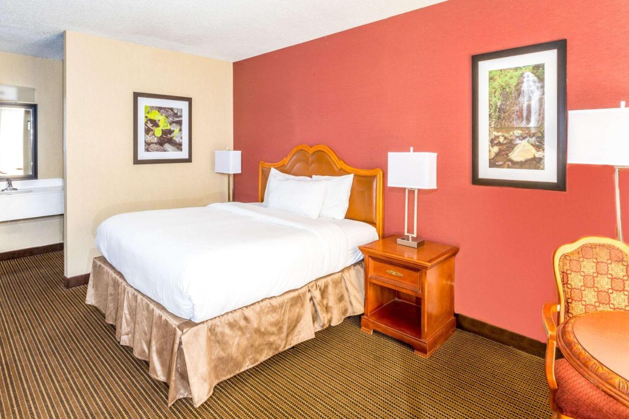 Ramada By Wyndham Salt Lake City North Temple 외부 사진