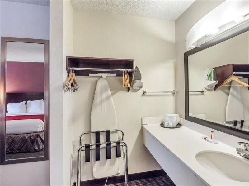 Ramada By Wyndham Salt Lake City North Temple 외부 사진