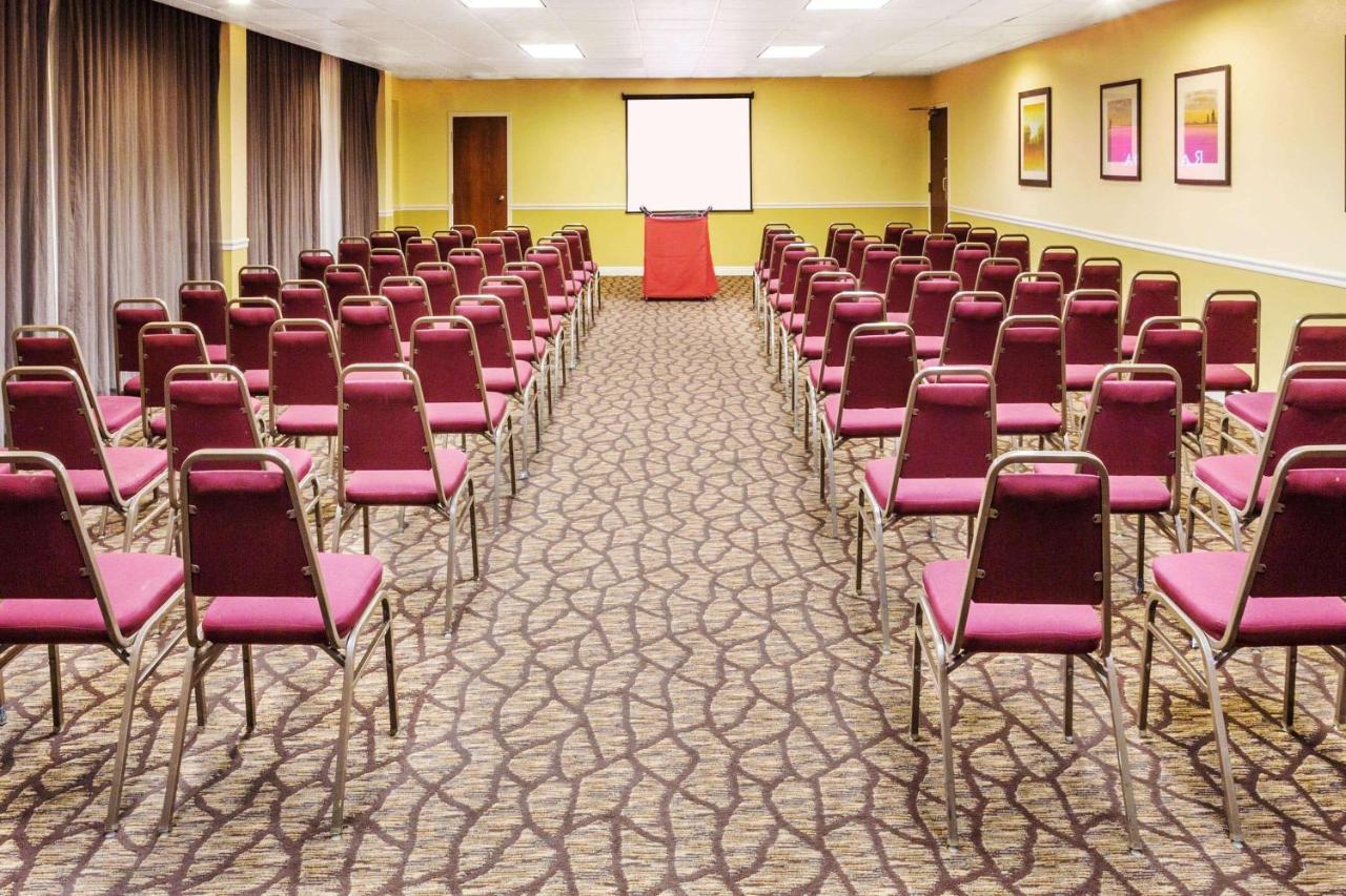 Ramada By Wyndham Salt Lake City North Temple 외부 사진