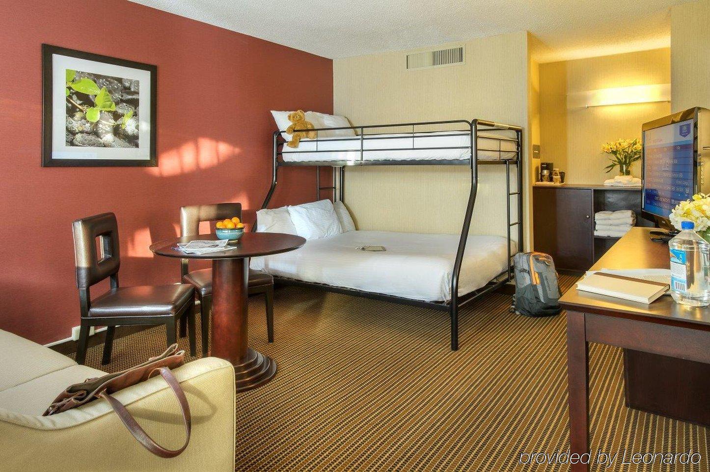 Ramada By Wyndham Salt Lake City North Temple 외부 사진