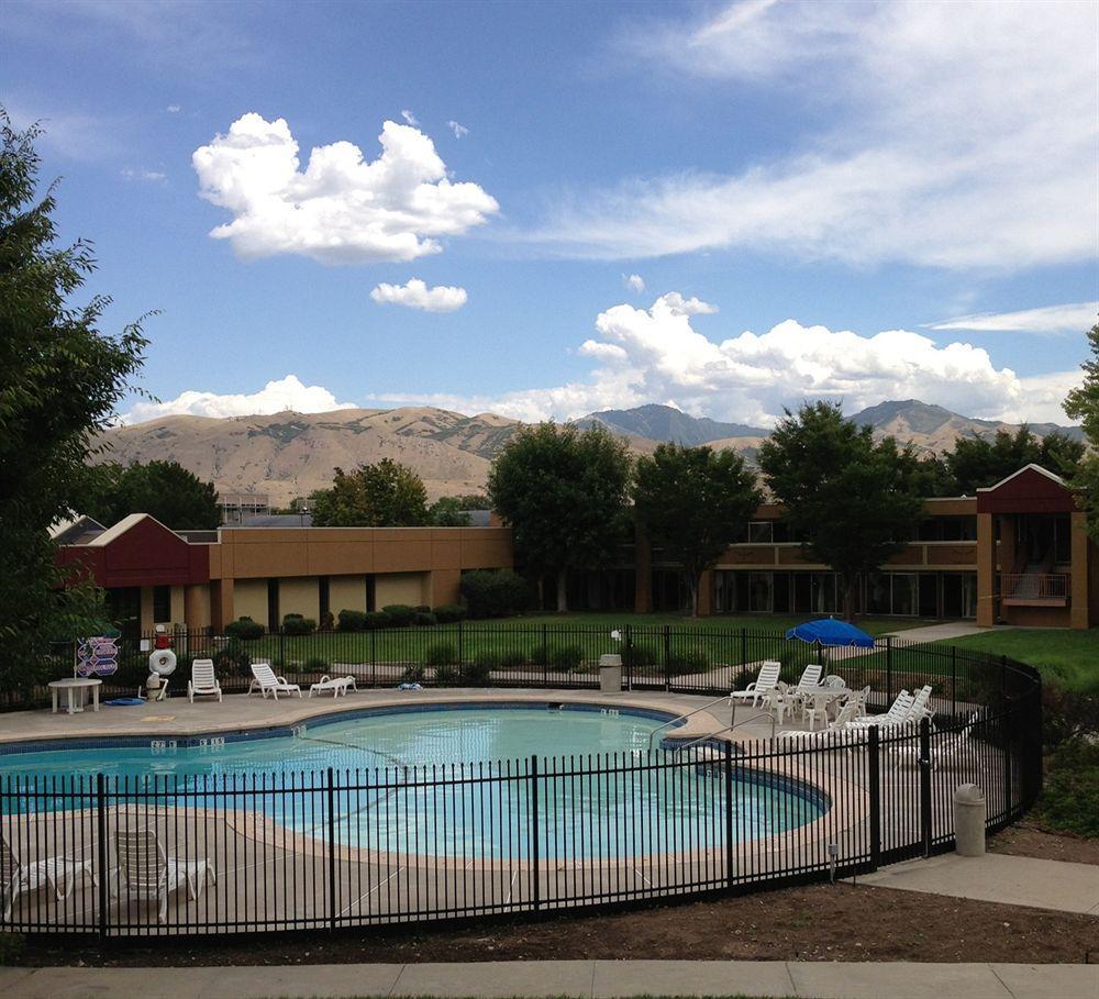 Ramada By Wyndham Salt Lake City North Temple 외부 사진