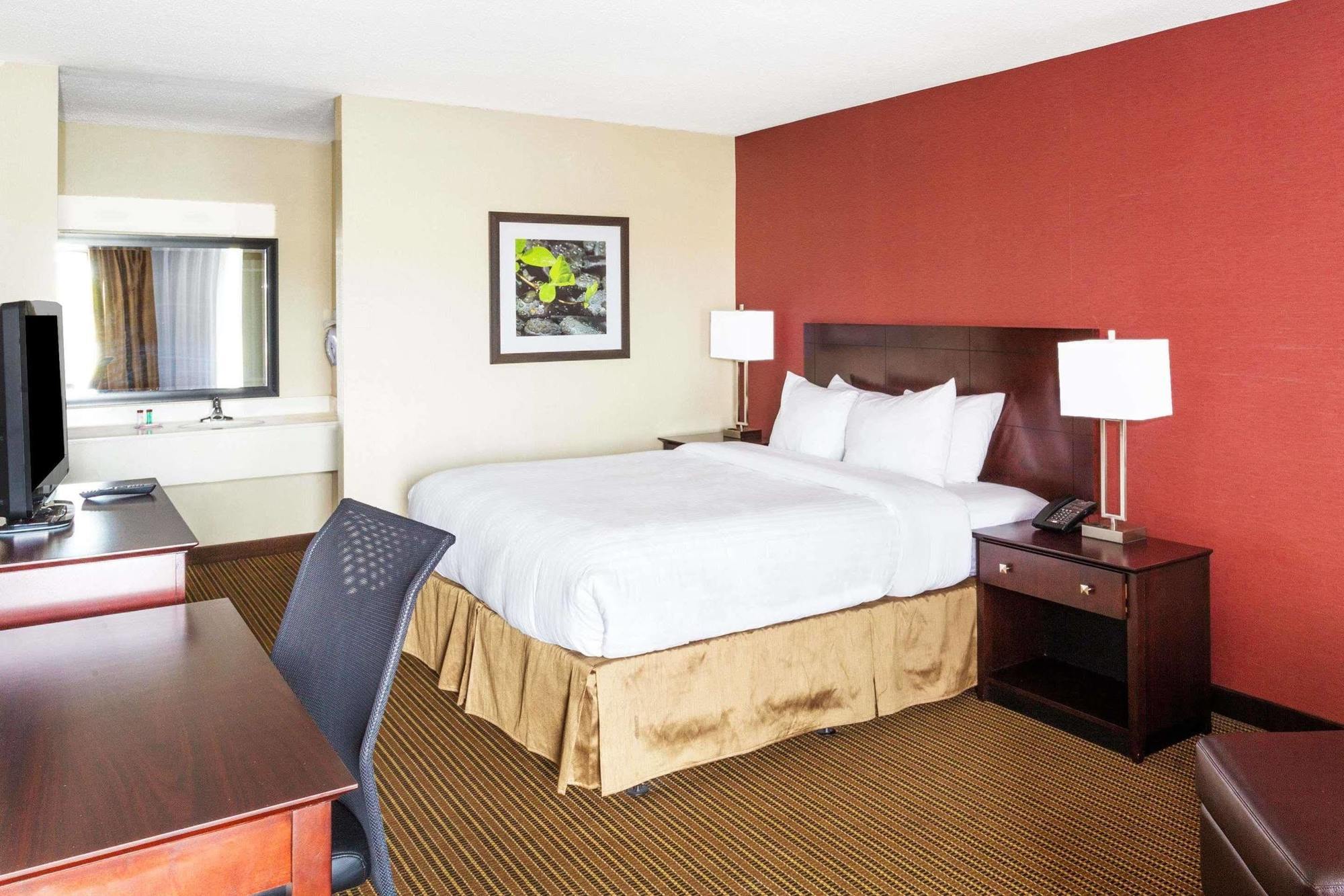 Ramada By Wyndham Salt Lake City North Temple 외부 사진