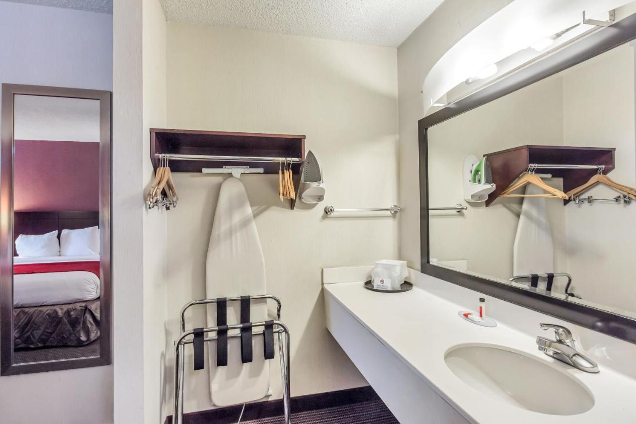 Ramada By Wyndham Salt Lake City North Temple 외부 사진
