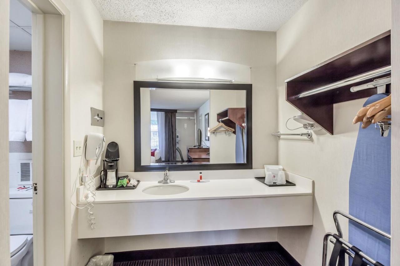 Ramada By Wyndham Salt Lake City North Temple 외부 사진