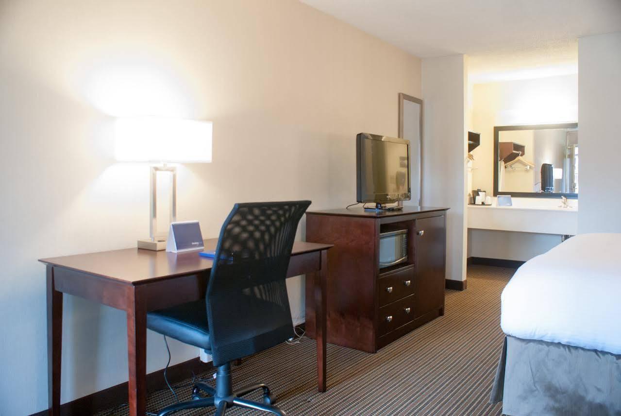 Ramada By Wyndham Salt Lake City North Temple 외부 사진